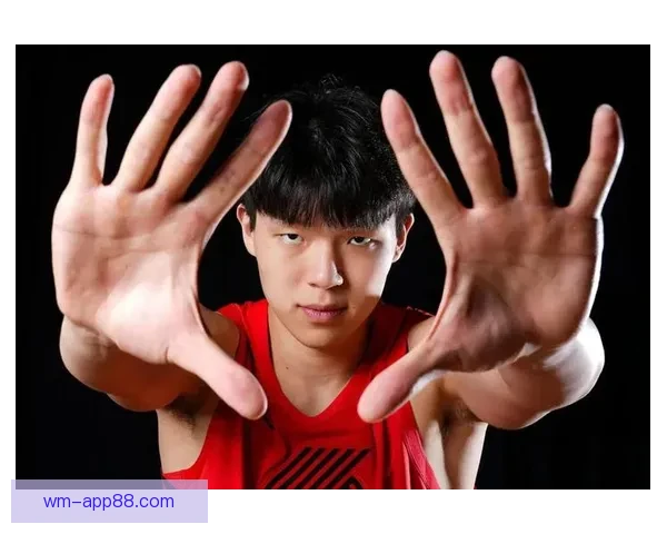 杨瀚森混音队巧妙运用英文数数干扰对手发球技巧赢得比赛