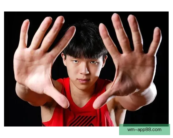 杨瀚森混音队巧妙运用英文数数干扰对手发球技巧赢得比赛